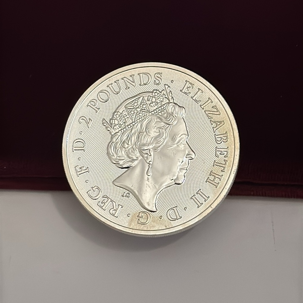 Silver Coin 1 Ounce 999 Fine Silver King Arthur Coin 2023 the Queen Elizabeth - Picture 7 of 8